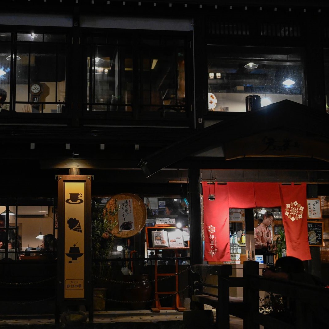 レトロ・モダンなカフェ