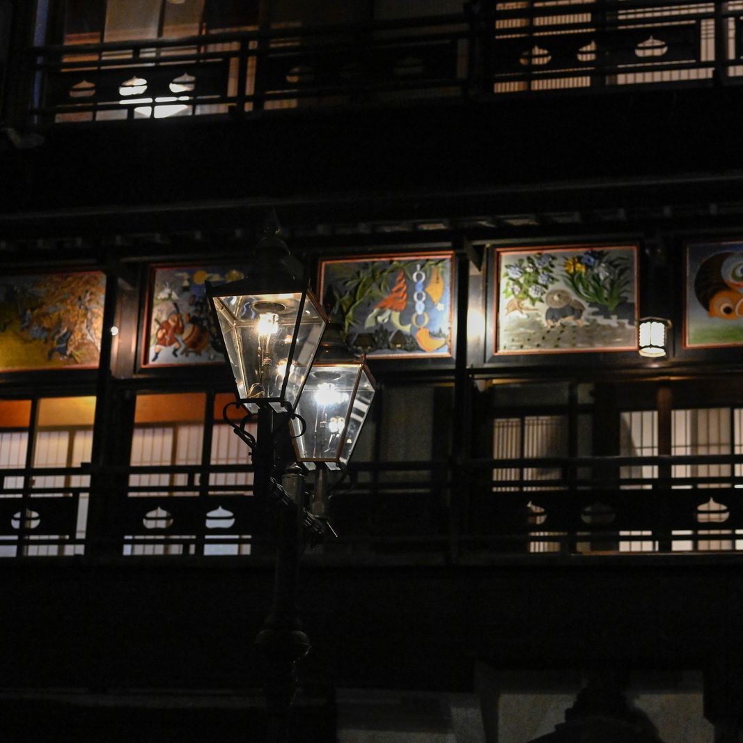 初めて見る街灯の形、でも懐かしいと思うのは何故？