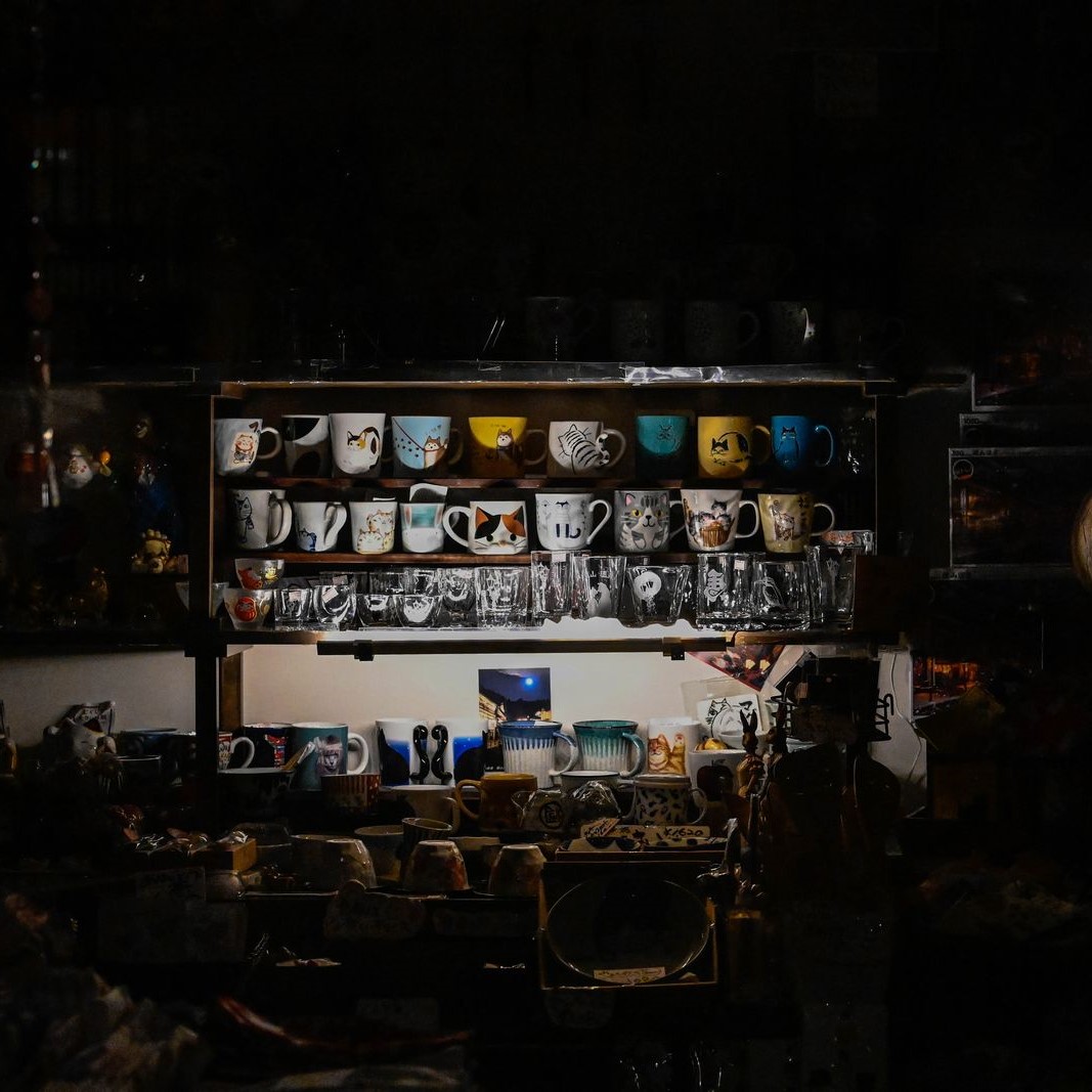 閉店後の陶磁器やさん