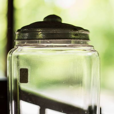 緑と古いガラスのボトル