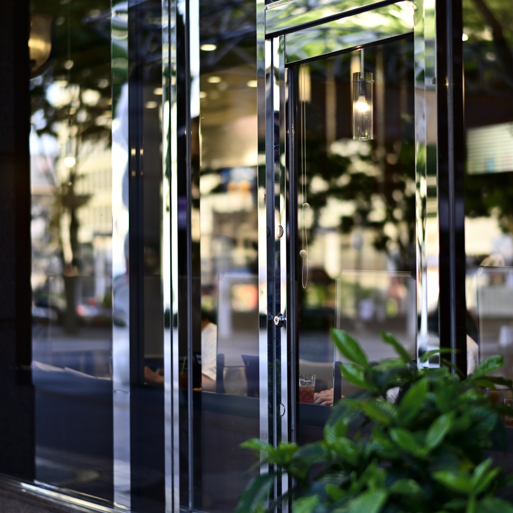 ステンレスとガラス、そして光 With 58mm f/1.4G