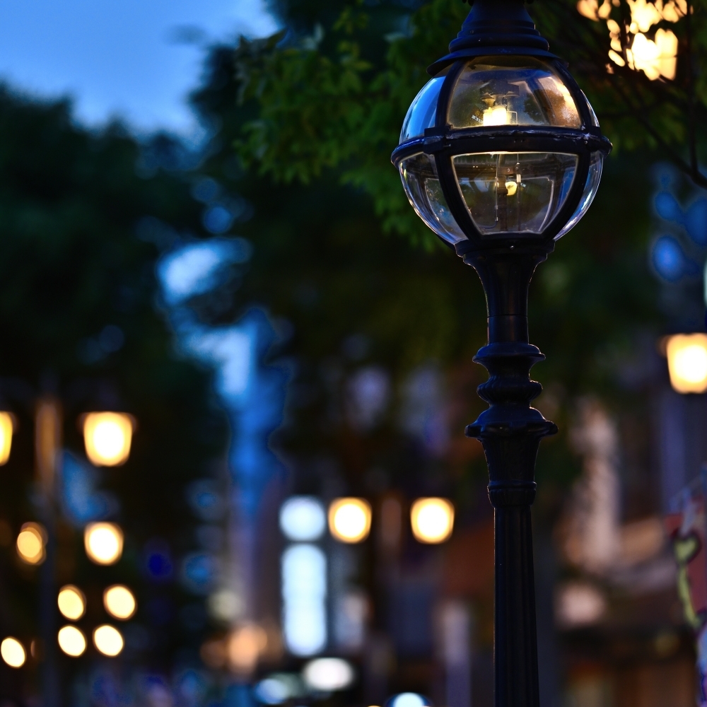 街の灯 With 105mm f/1.4E