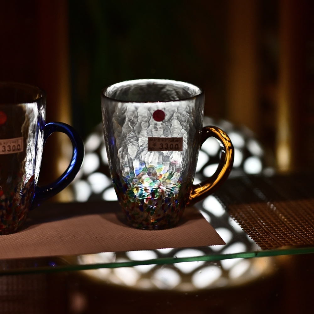 ガラス、そして透過する光、反射する光 With 105mm f/1.4E