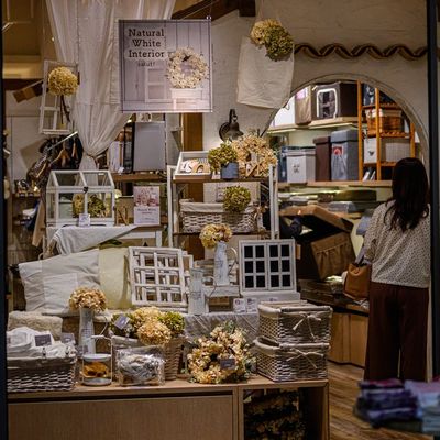 白の雑貨屋さん