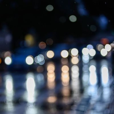 雨の街は黄昏て