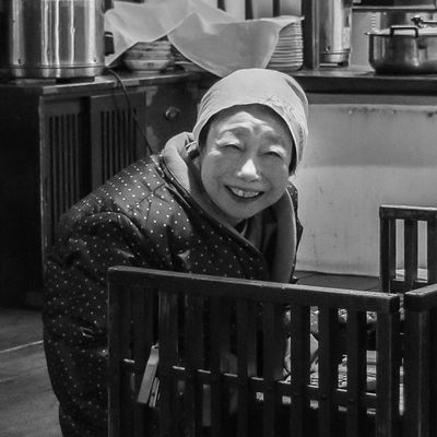 お蕎麦屋さんのおかみさん