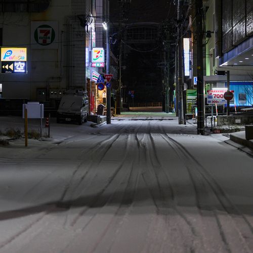 雪の夜は寒く静かに